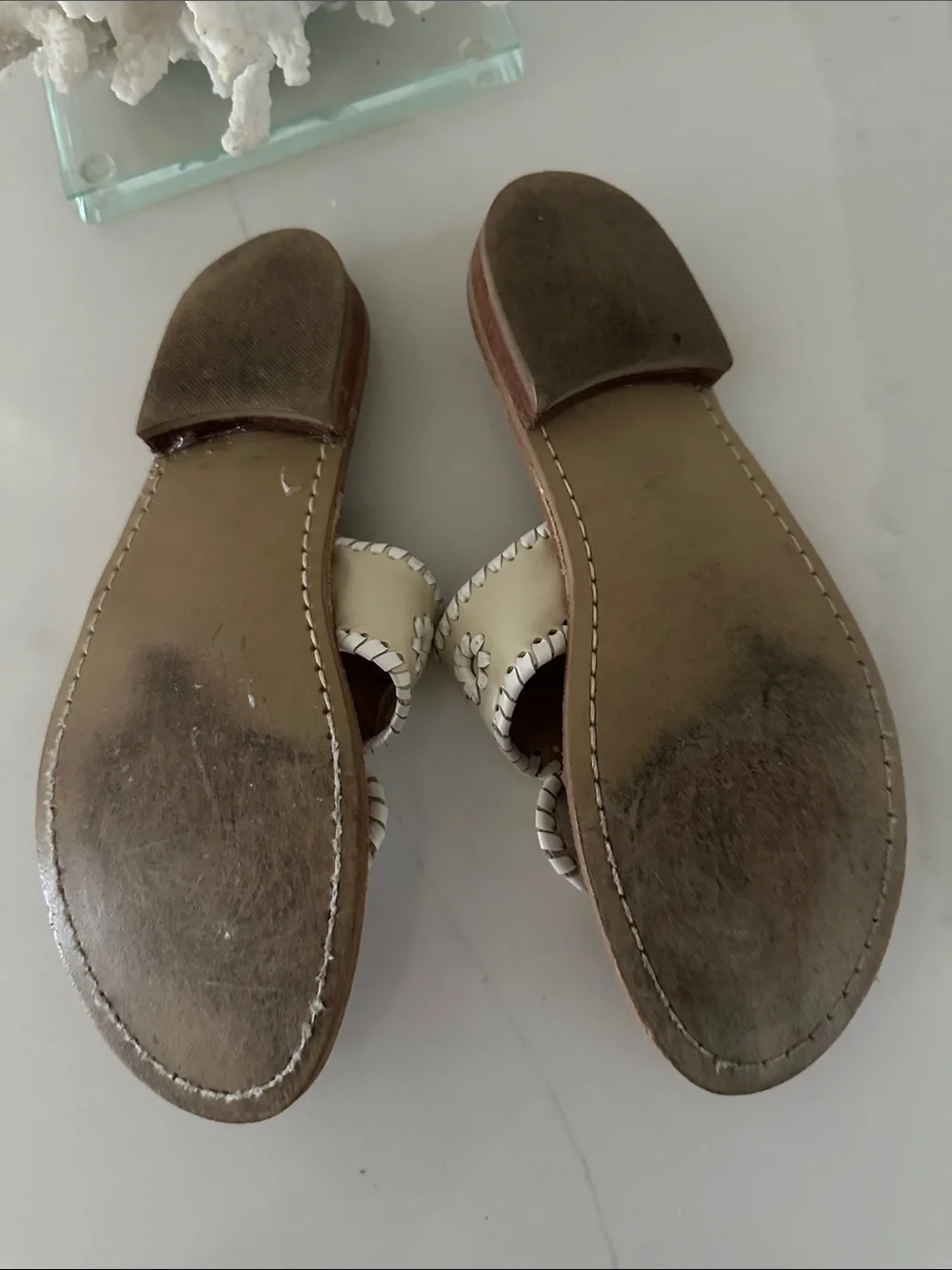 Jack Rogers women's White and Beige Leather Floral Thong Sandals.Size  7M.